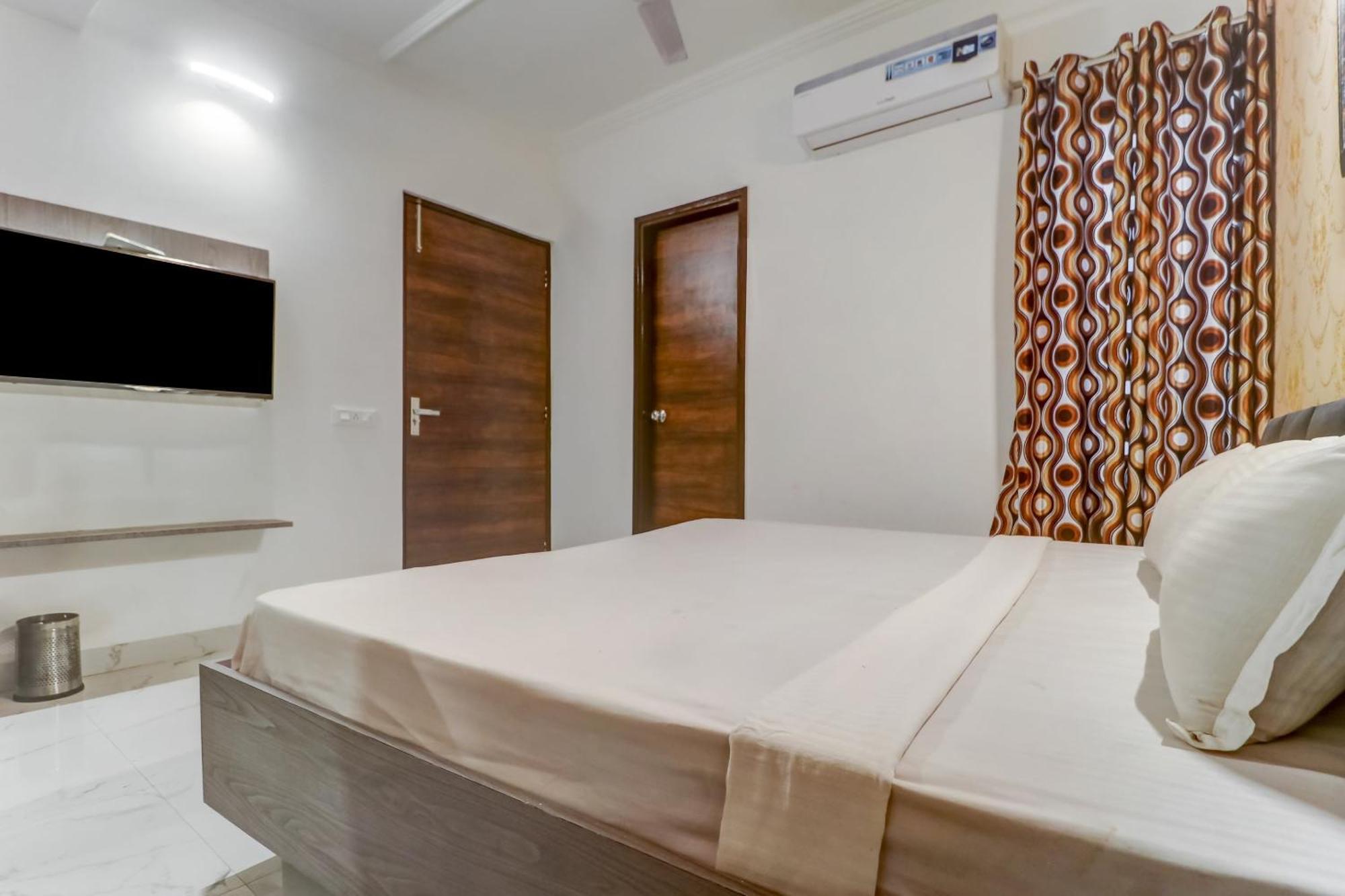 Townhouse Hotell Ludhiana Exteriör bild