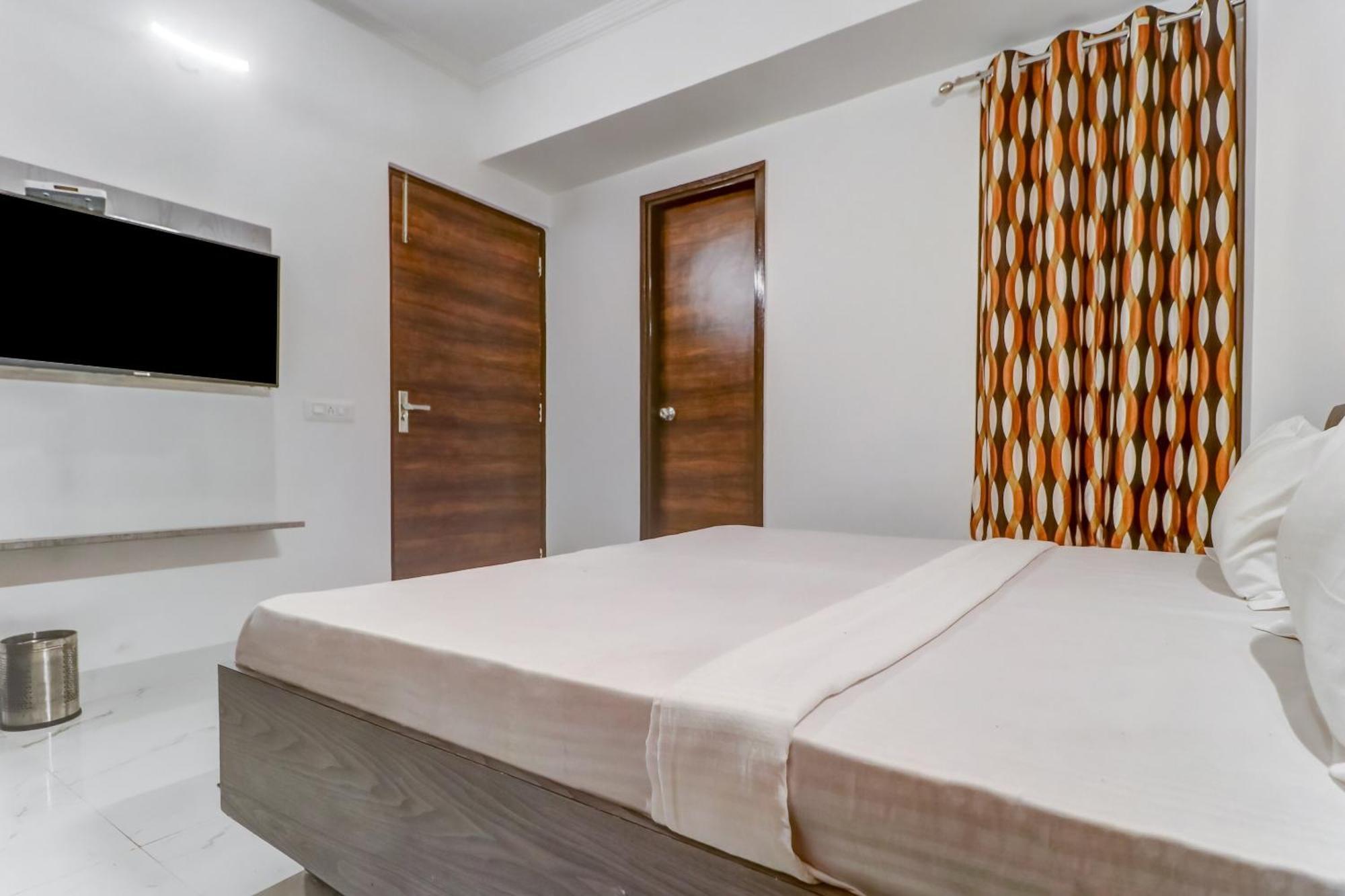 Townhouse Hotell Ludhiana Exteriör bild